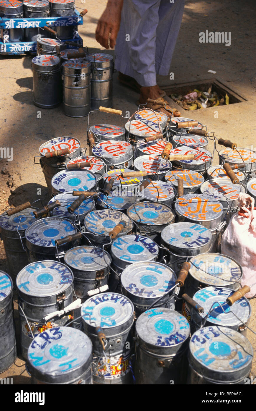 Boîtes à lunch Dabbawala Bombay Mumbai Maharashtra Inde Asie boîtes à tiffin indiennes Banque D'Images