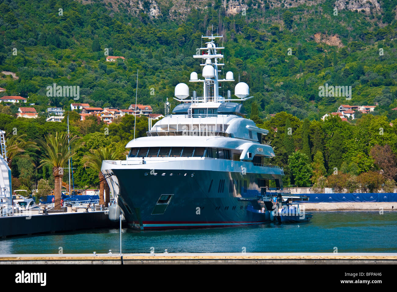 Queen K Super Yacht à Cannes marina, Tivat, Monténégro Banque D'Images