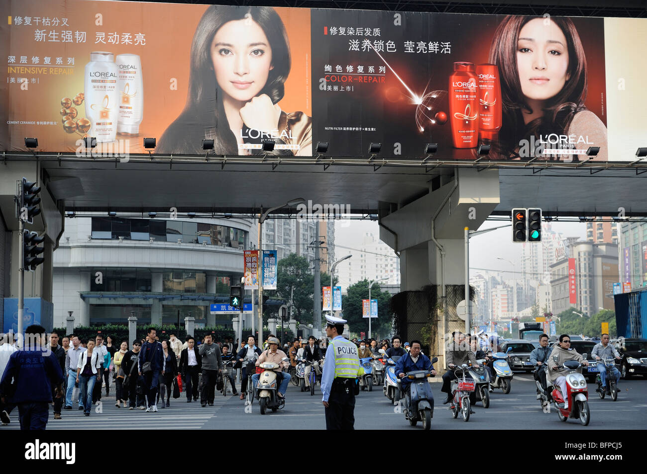 L'Oréal shampoing publicité dans Shanghai, Chine.19-Oct-2009 Banque D'Images