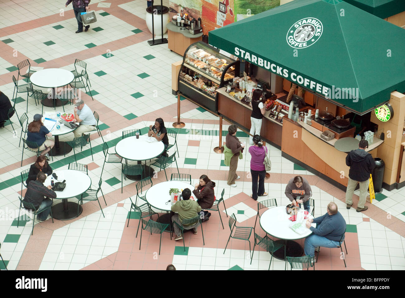 Café Starbucks, Pentagon City Shopping Mall, Washington DC, USA Banque D'Images