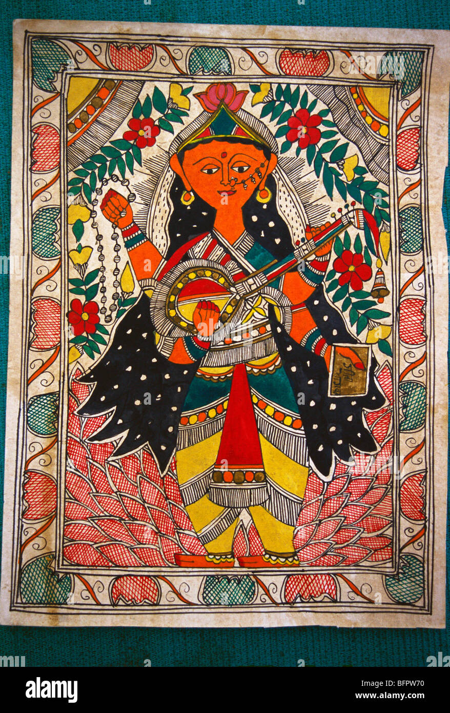 Madhubani peinture de la déesse Saraswati, Sarasvati, déesse hindoue de la connaissance, de la musique, de l'art, de la parole, de la sagesse et de l'apprentissage,Peinture de Mithila, Banque D'Images