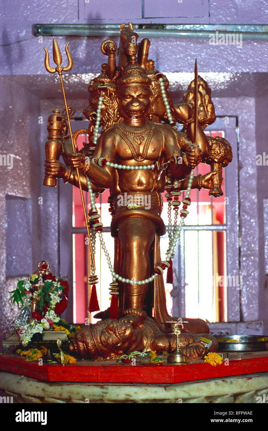 Panchmukhi Hanuman idol dans le temple ; Ujjain ; Madhya Pradesh ; Inde Banque D'Images