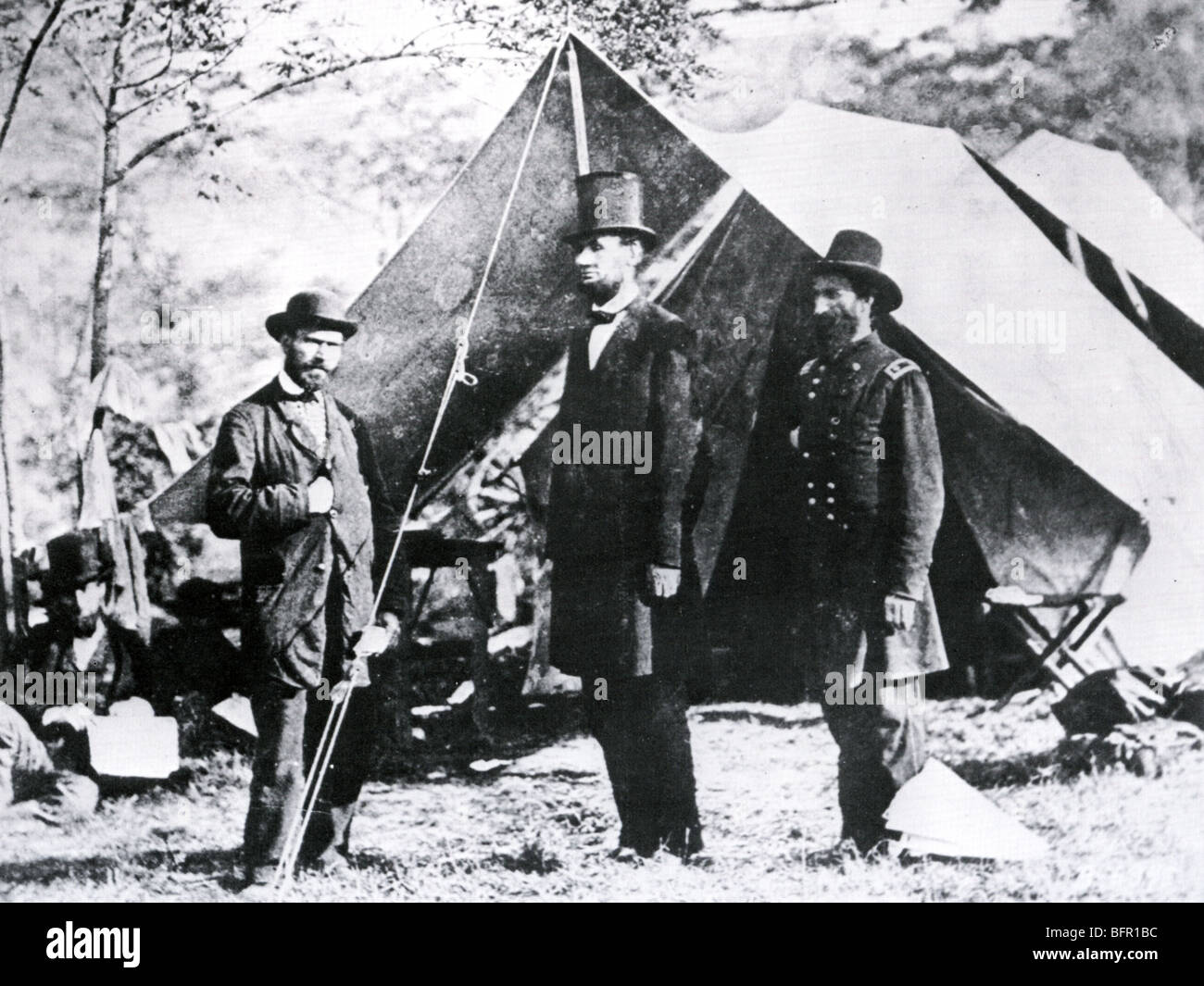 Le président Abraham Lincoln à Antietam, en 1862 - voir description ci-dessous Banque D'Images