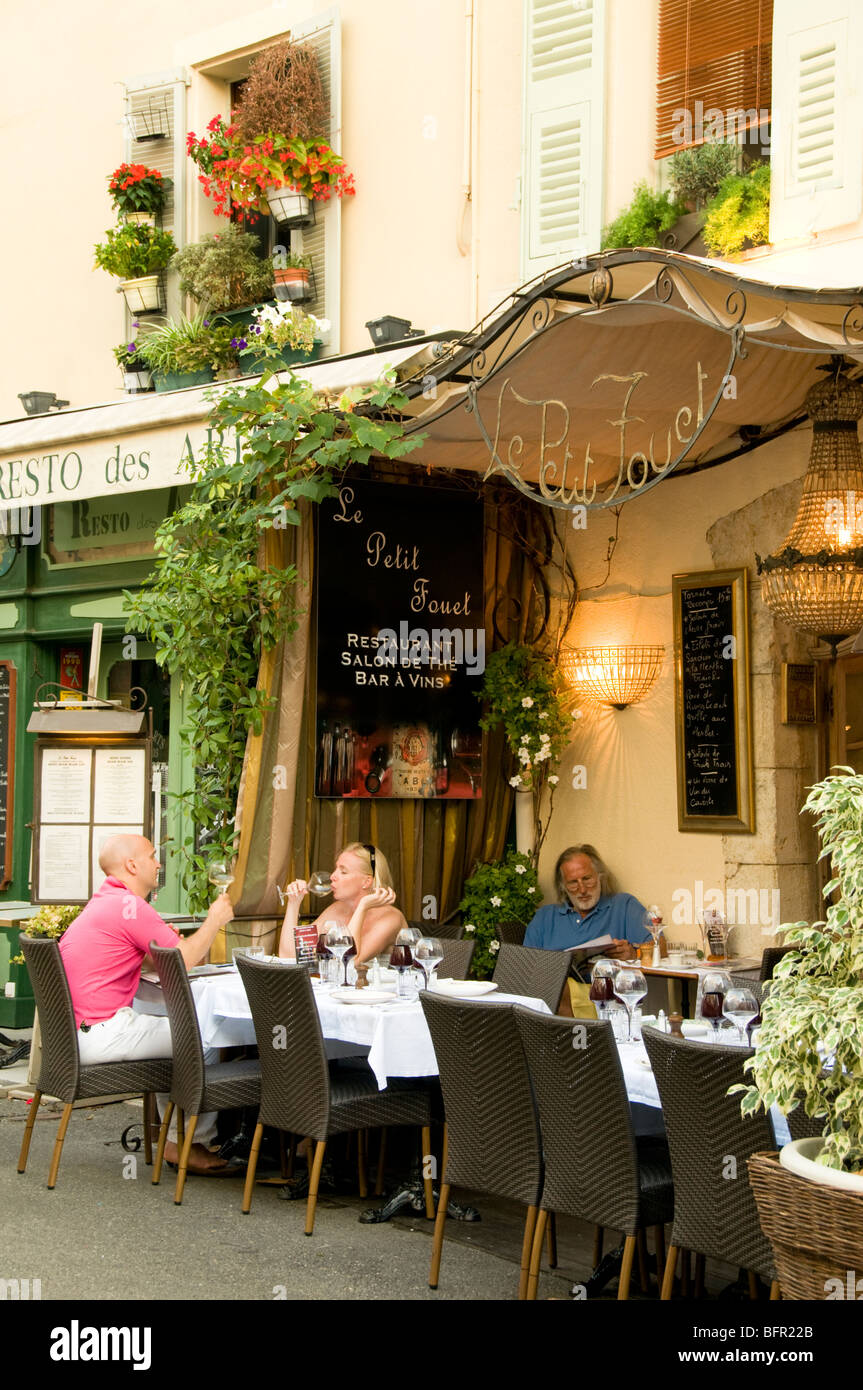 Les gens en restaurant, Mougins, Côte d'Azur, Sud France Banque D'Images