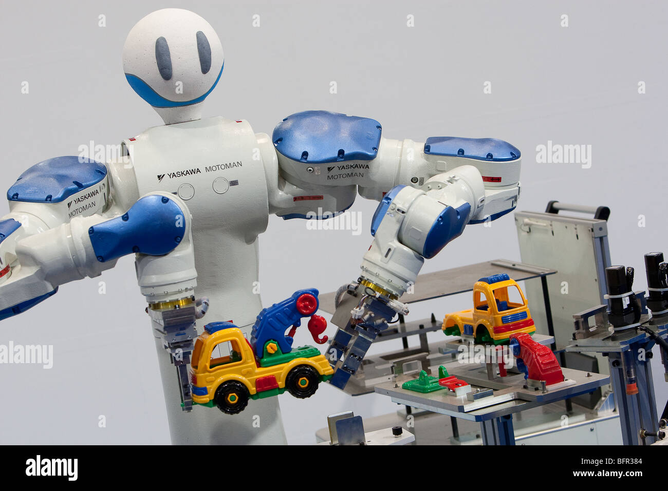 'Motoman robots' produit par Yaskawa, à l'Exposition internationale 2009 Robot, à Tokyo, Japon. Banque D'Images