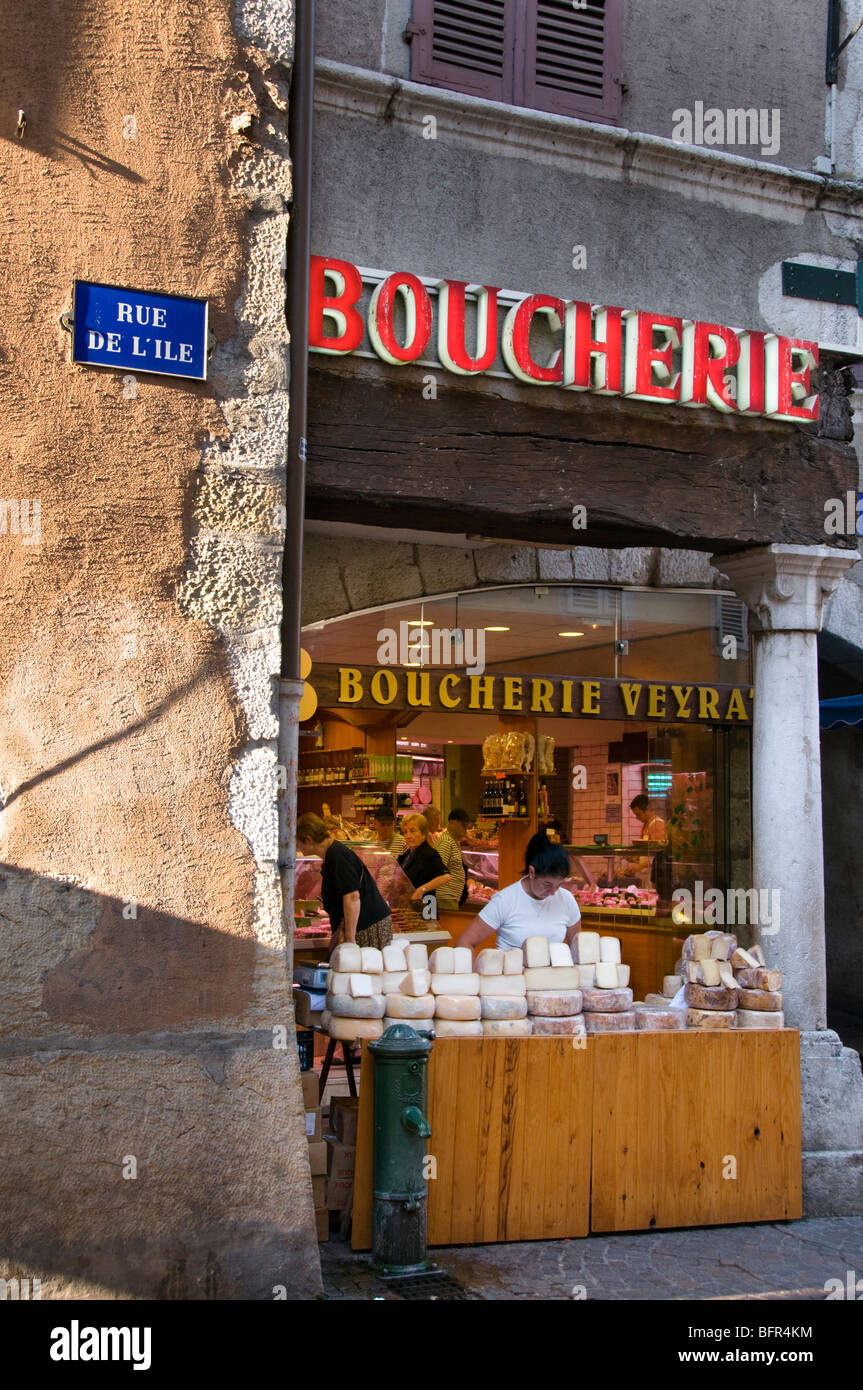 Boucherie et de fromage, de décrochage à Annecy, Haute Savoie, France Banque D'Images