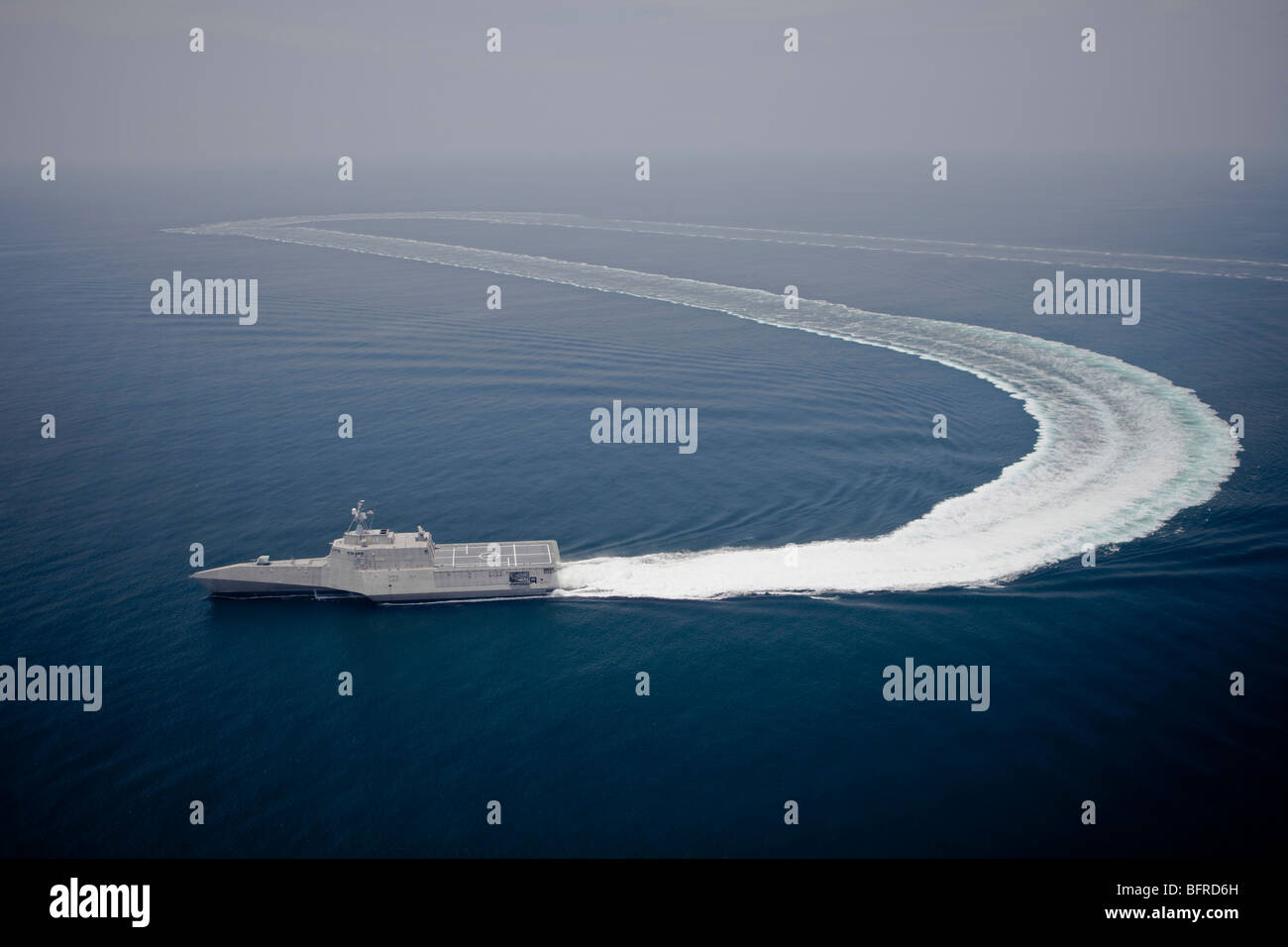 Le navire de combat littoral indépendance sont en cours durant les essais du constructeur dans le golfe du Mexique. Banque D'Images