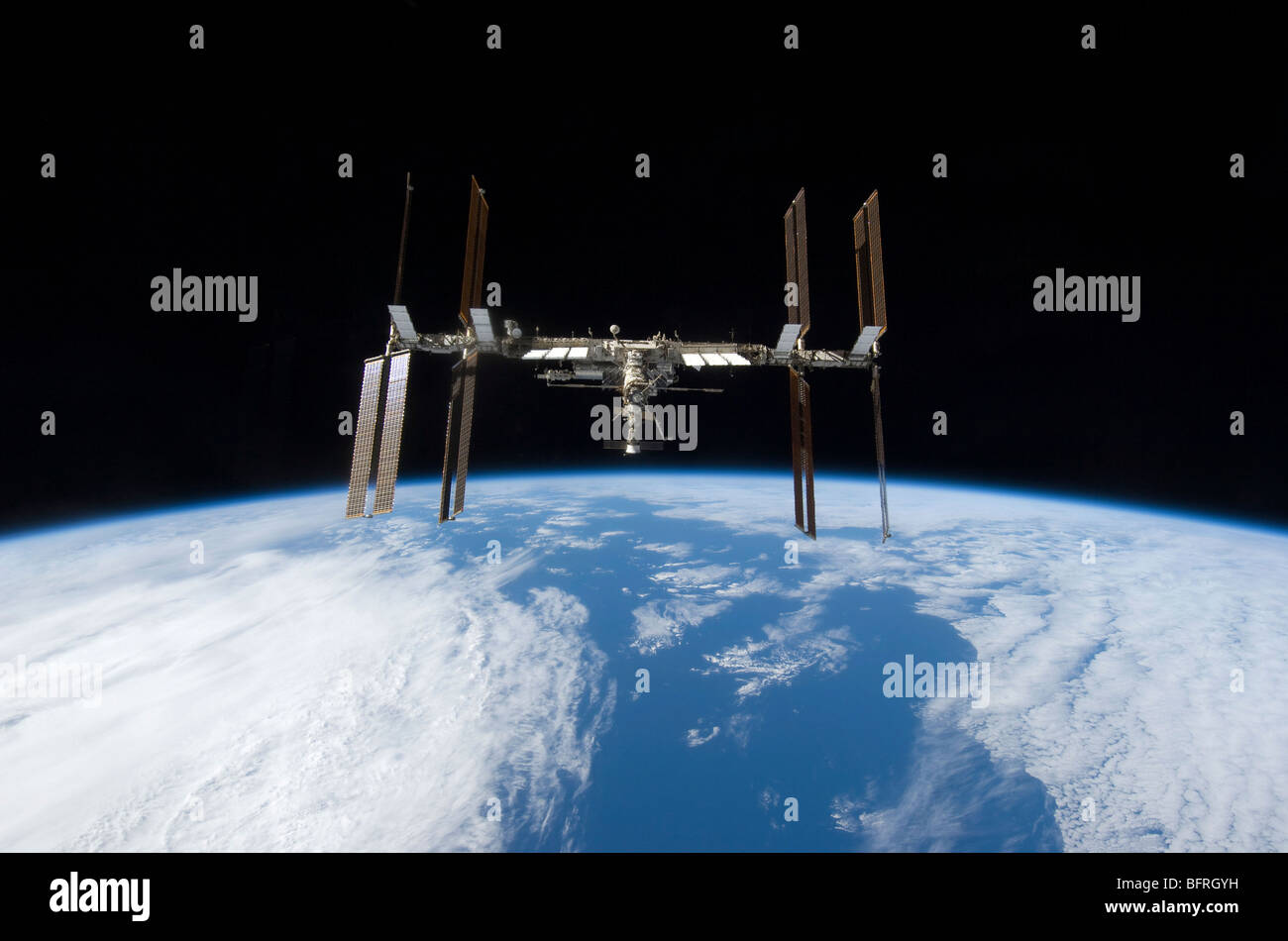 Station spatiale internationale backdropped par Earth's horizon. Banque D'Images