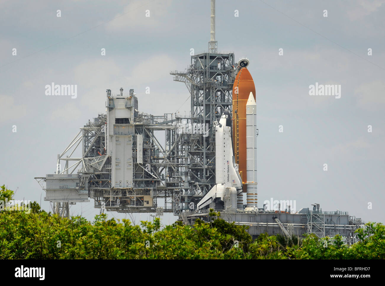 12 juin 2009 - La navette spatiale Endeavour est en place à l'aire de lancement 39A au Centre spatial Kennedy à Cape Canaveral, en Floride. Banque D'Images