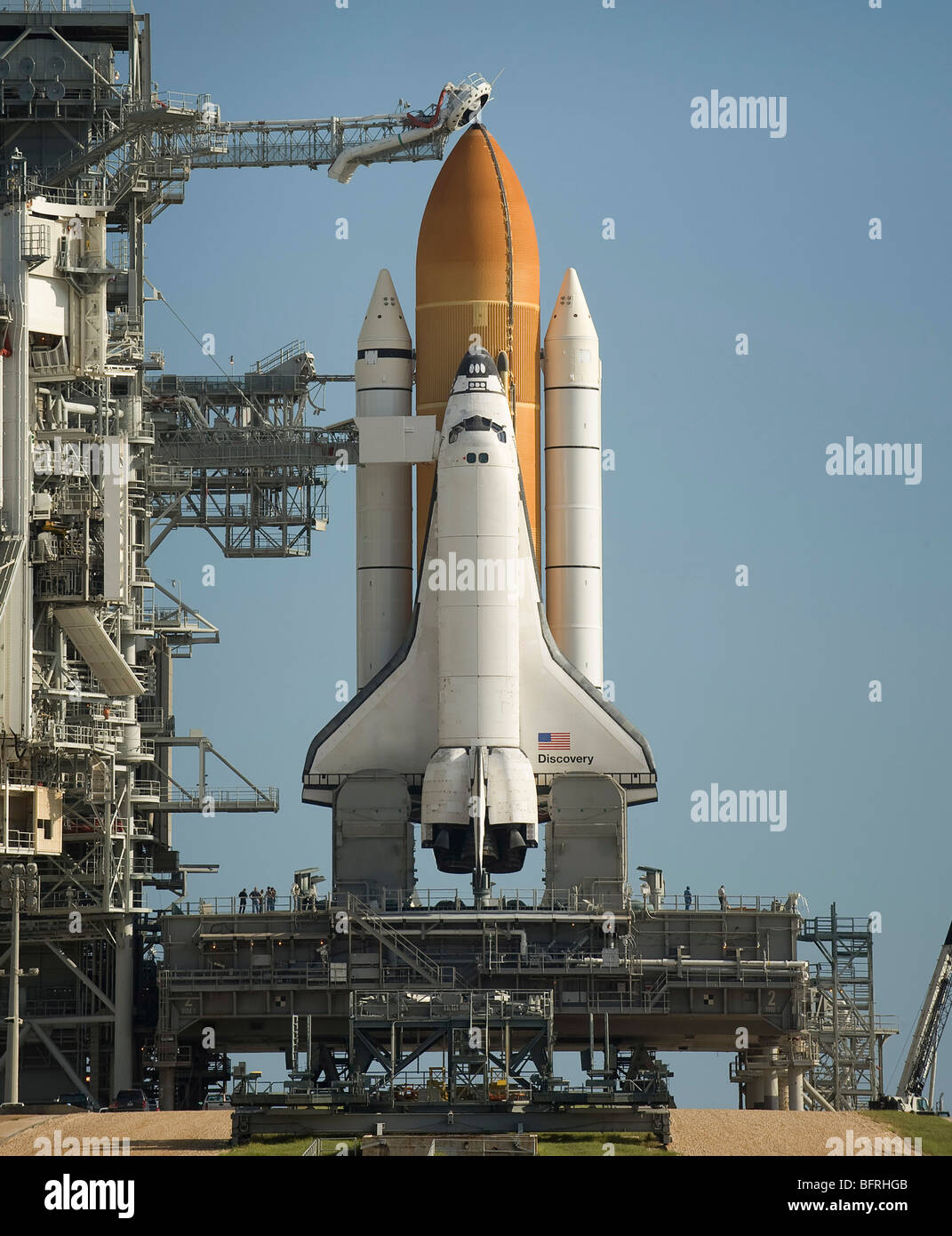 La navette spatiale Discovery est prêt sur l'aire de lancement au Centre spatial Kennedy. Banque D'Images