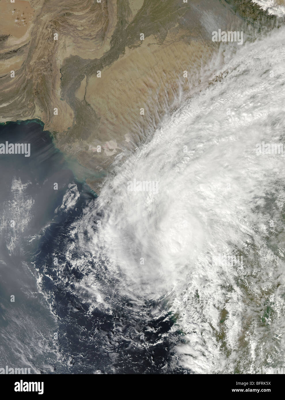 La tempête tropicale Phyan près de la frontière indo-pakistanaise. Banque D'Images