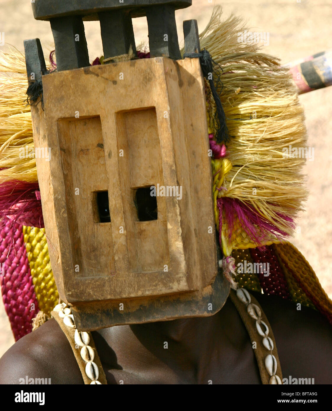 Avec Dogon masque traditionnel Banque D'Images