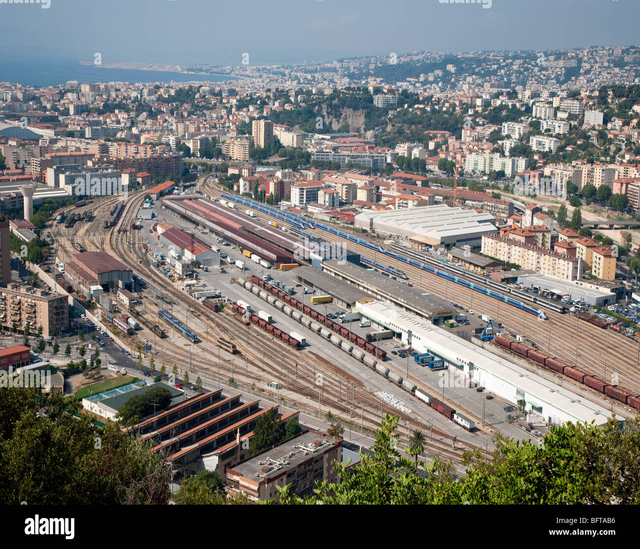 La gare de Nice, montrant une gare TGV dans la station, Nice, Provence, France Banque D'Images