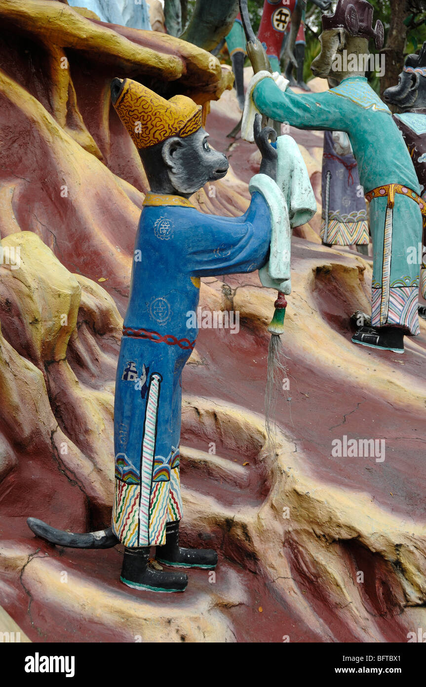 La montagne des singes, des statues de singe - Monkey Journey to the West, Tiger Balm Gardens Parc à thème Chinois, Singapour Banque D'Images