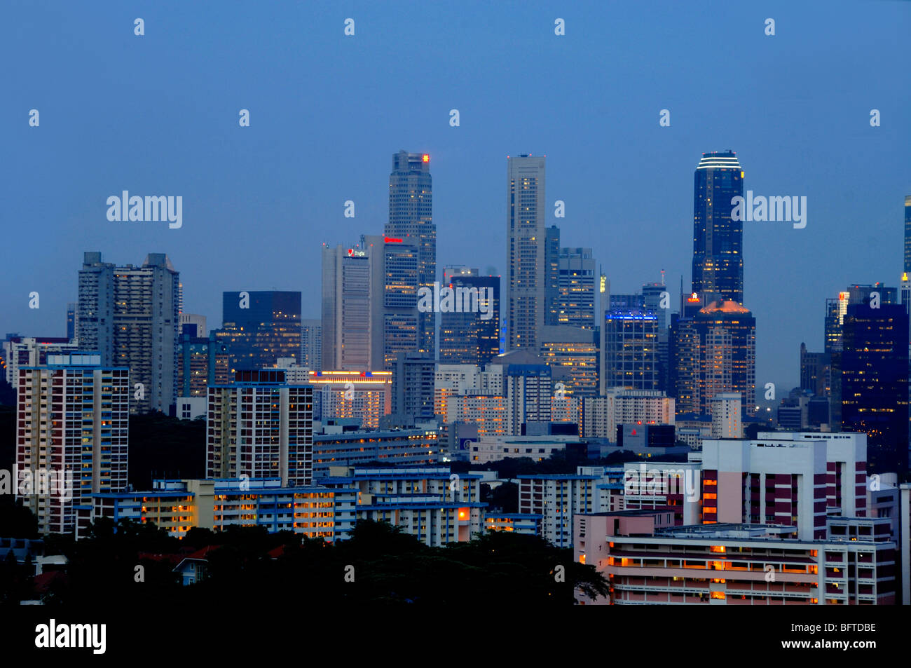 Paysage urbain, paysage urbain, Skyline ou vue panoramique sur Singapour depuis le Mont Faber au crépuscule, Singapour Banque D'Images