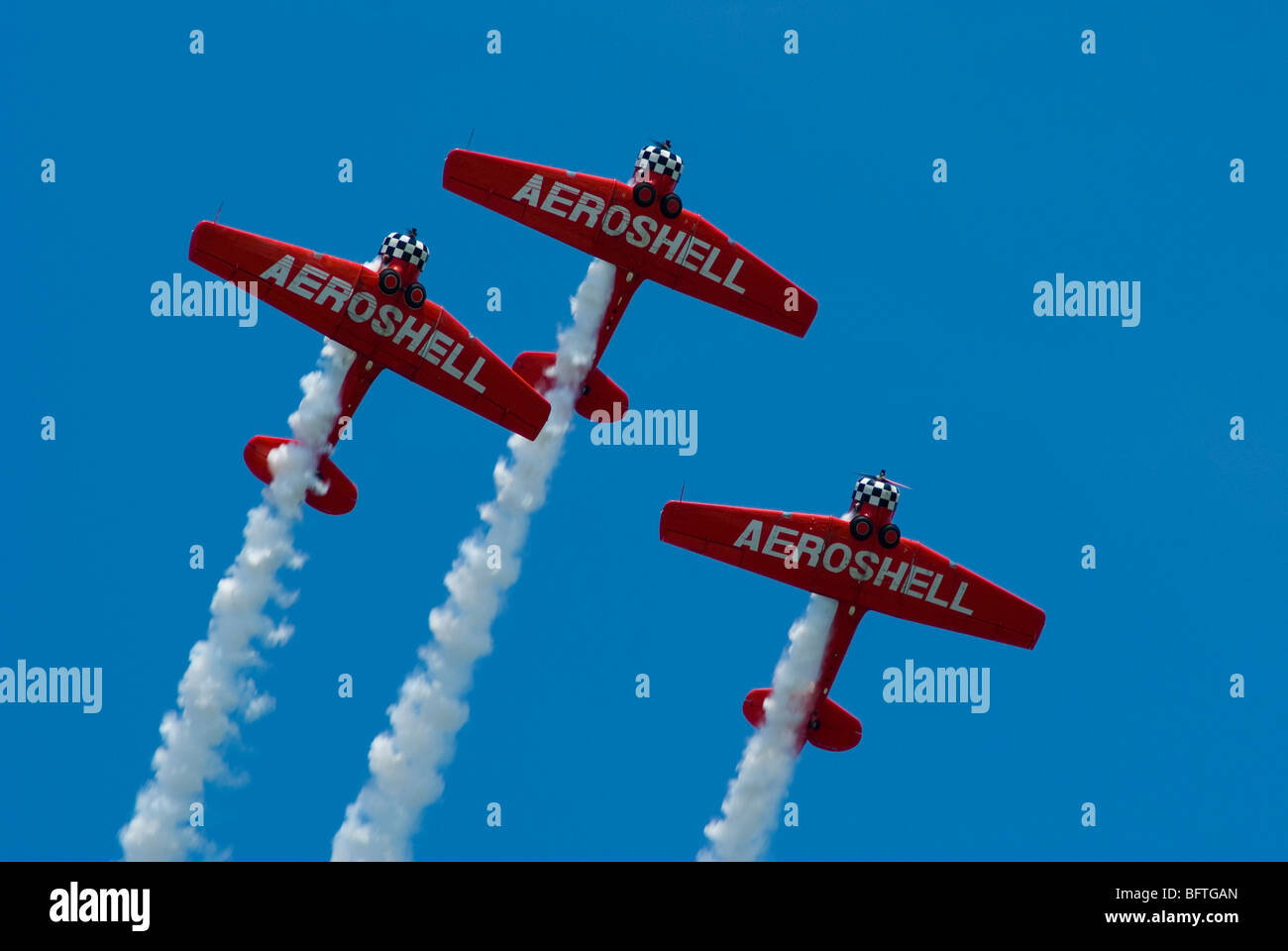L'AEROSHELL Aerobatic Team effectue au vol Wichita 2008 Festival au Colonel James May Jabara Airport de Wichita, KS. Banque D'Images
