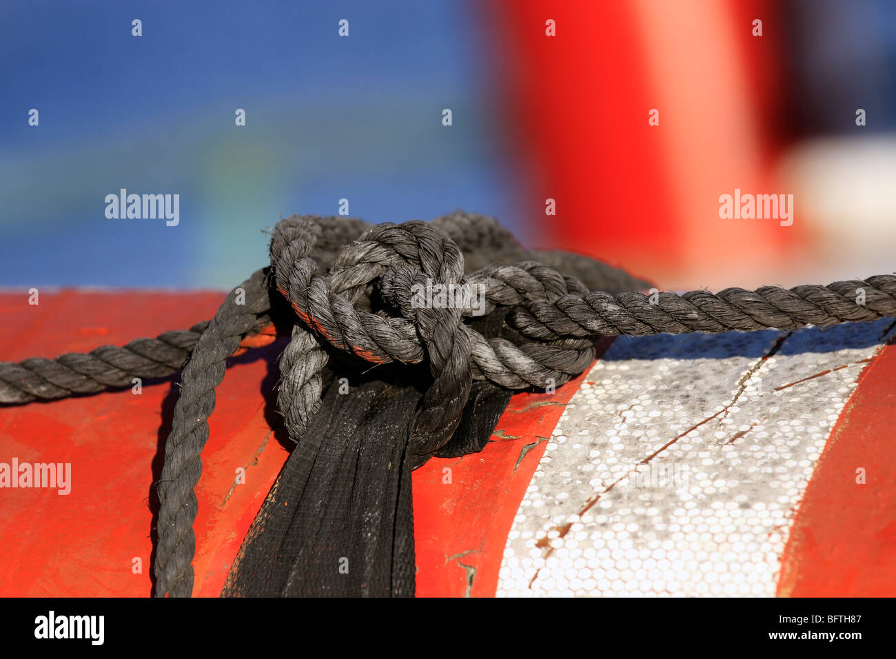 Nœud de corde sur un bateau, Long Island, NY Banque D'Images