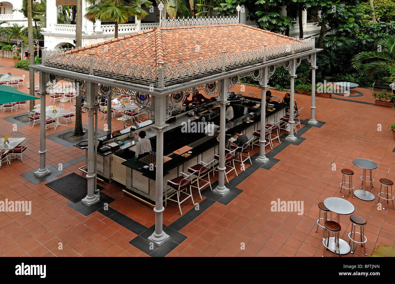 L'Hôtel Raffles, d'une terrasse ou d''une cour Bar, Singapour Banque D'Images