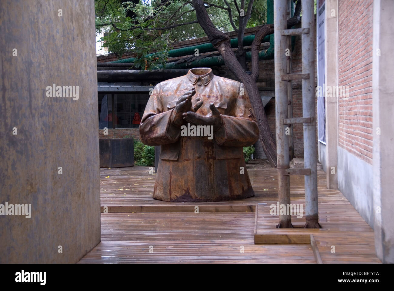 Headless Mao sculpture dans le quartier des arts de Pékin Banque D'Images