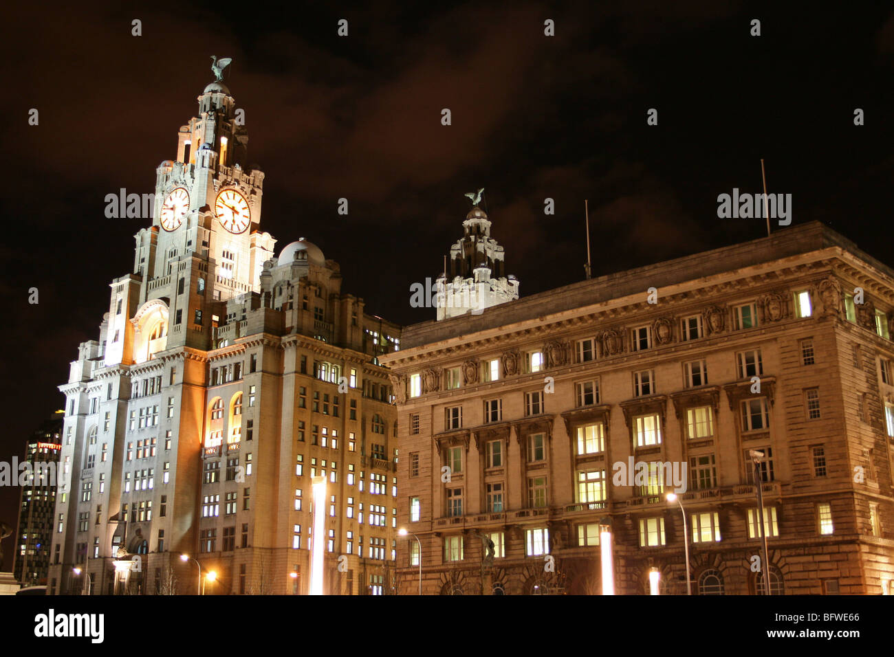 Le Royal Liver Building et Cunard Building At Night, Pier Head, Liverpool, Merseyside, Royaume-Uni Banque D'Images