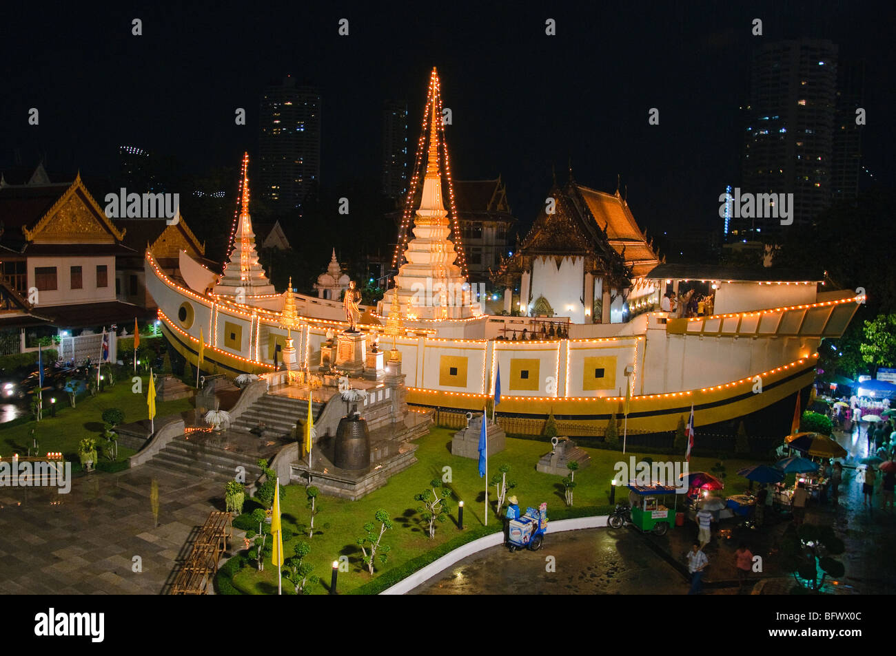 Maison de vacances Asalha Puja, Bouddha Day, temple Wat Yan Nawa, Bangkok, Thaïlande. Banque D'Images