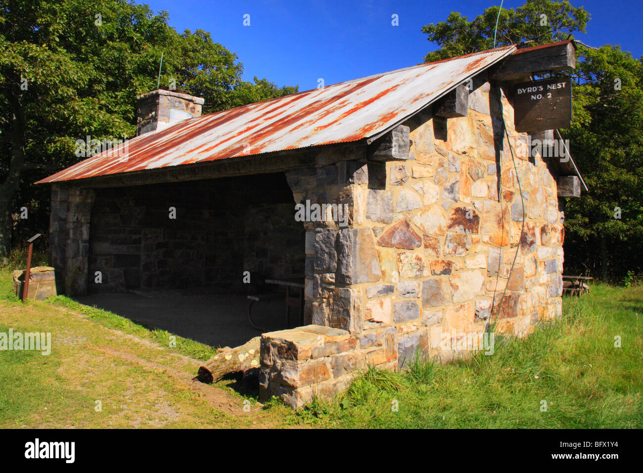 Le Nid du Byrd n° 2 cabane Sentier, sentier des Appalaches, carapaces de montagne, le Parc National Shenandoah, en Virginie Banque D'Images
