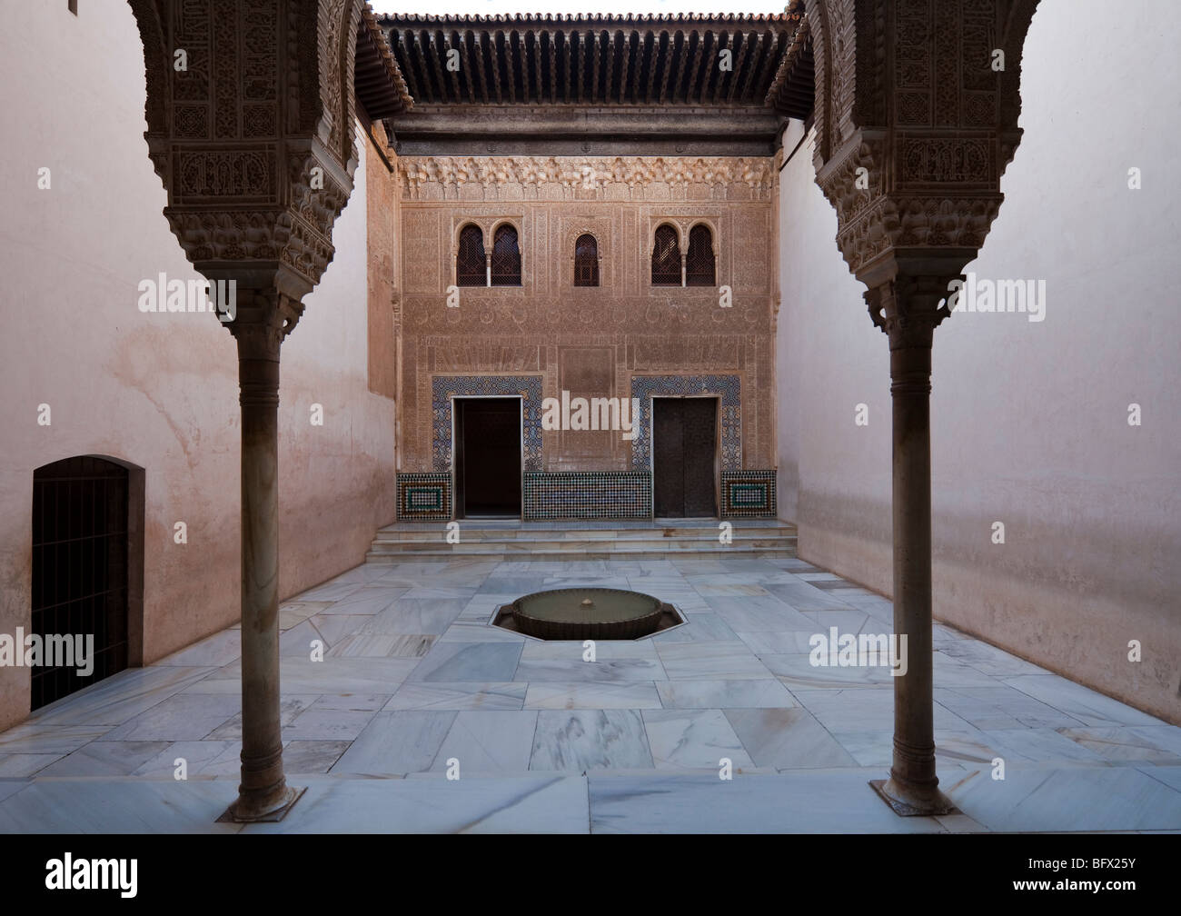 Le Cuarto Dorado, la cour intérieure de la porte de la Palais de Comares, Alhambra, Granada, Espagne Banque D'Images