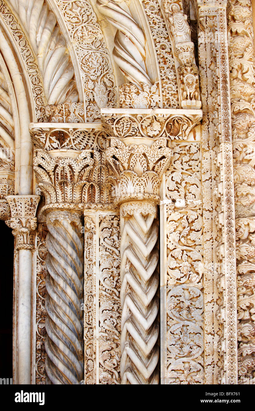 Colonnes de style gothique catalan ( 1430) par Antonio Gambara, la cathédrale de Palerme, Sicile Banque D'Images