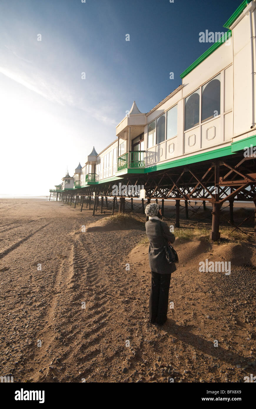 Admirant Lytham-St -Annes jetée victorienne Banque D'Images