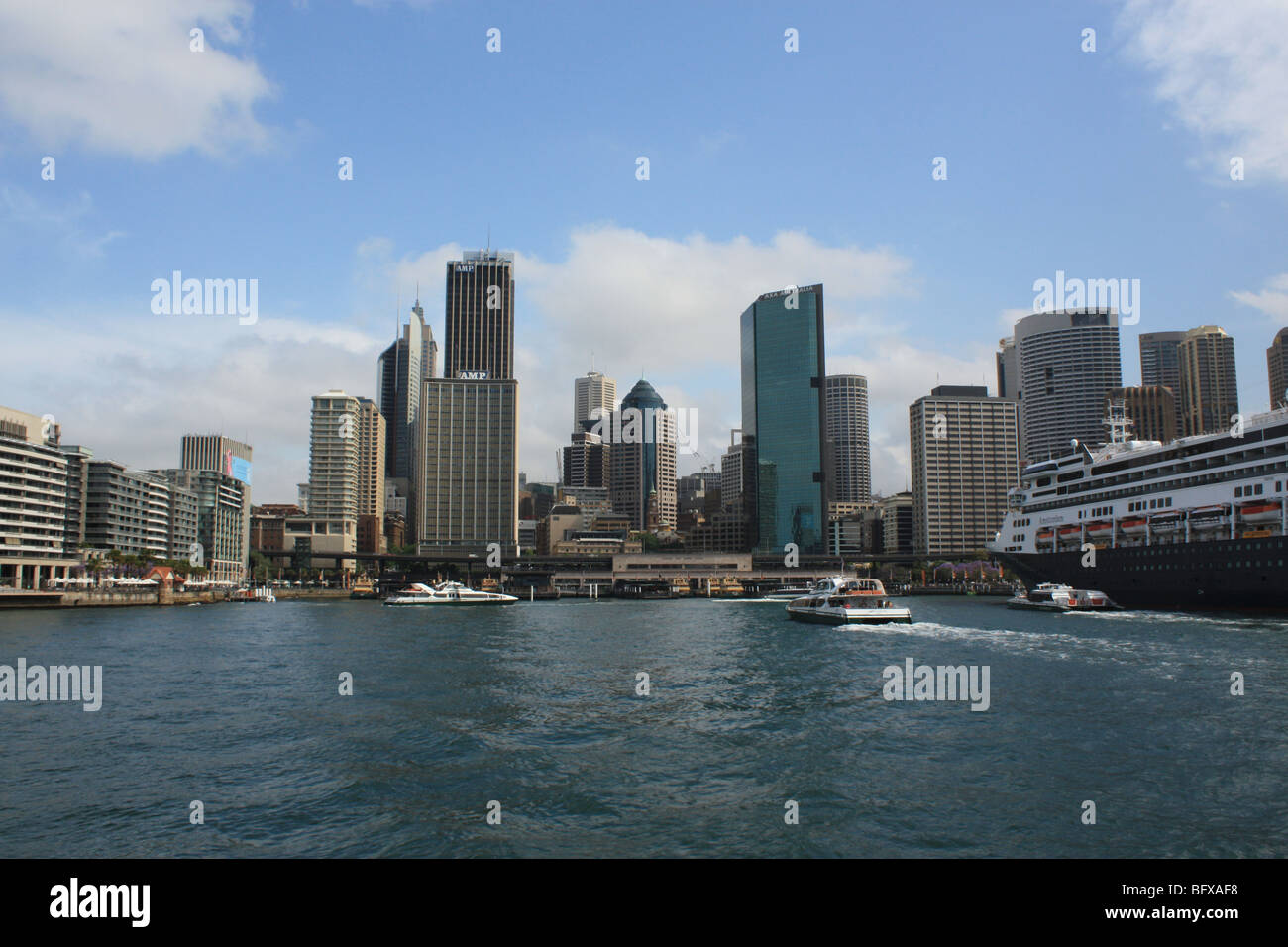 Vue de la ville de Sydney à partir d'un s'approche du port de ferry de Manly australie Banque D'Images