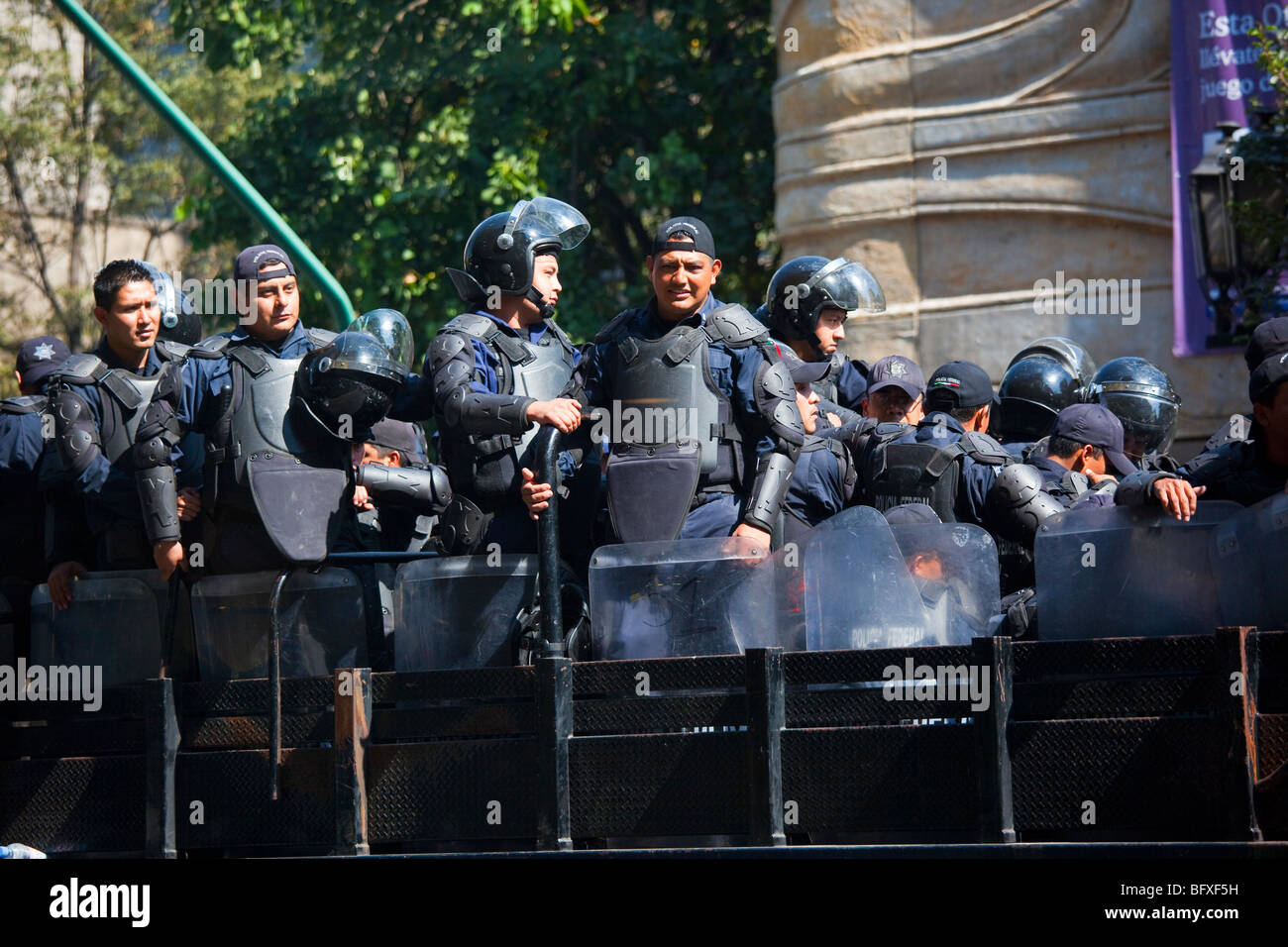 La police anti-émeute fédérale dans la ville de Mexico Banque D'Images