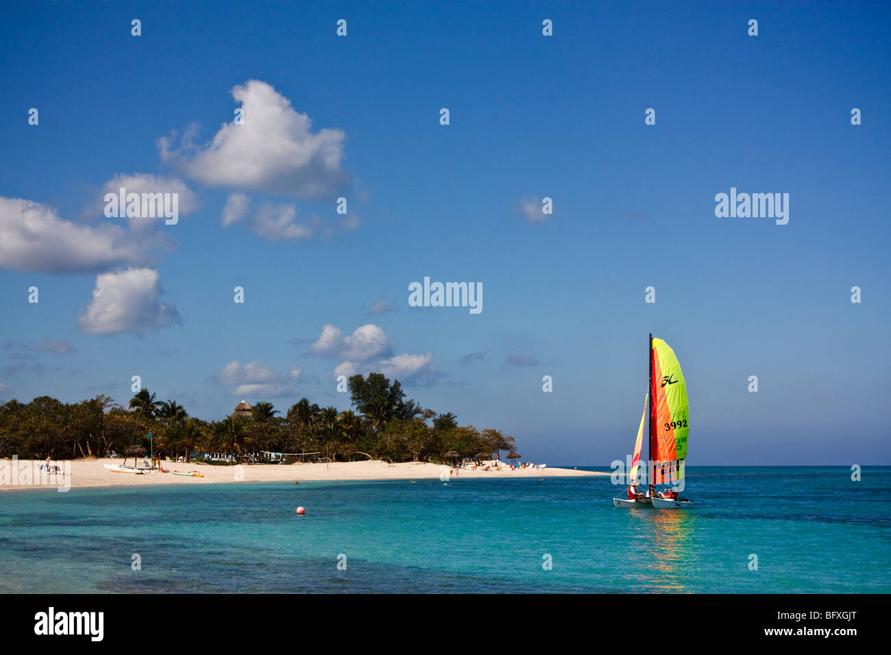 Hobie Cat au large de la côte atlantique, Caribbean Beach Resort, à Cuba Banque D'Images