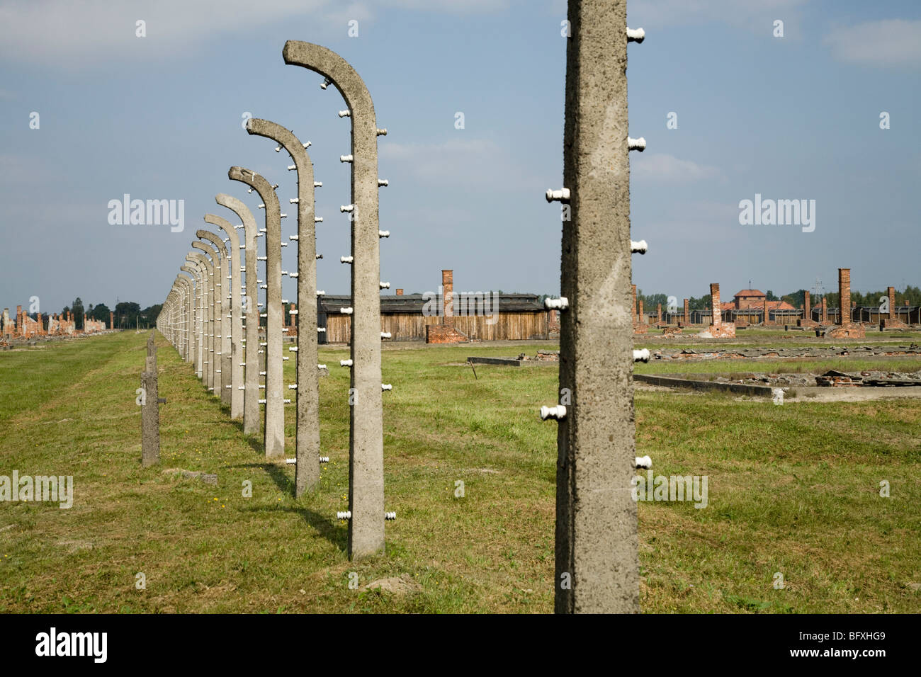 La clôture de périmètre à Birkenau (Auschwitz II - Birkenau) Camp de la mort nazi à Oswiecim, Pologne. Banque D'Images