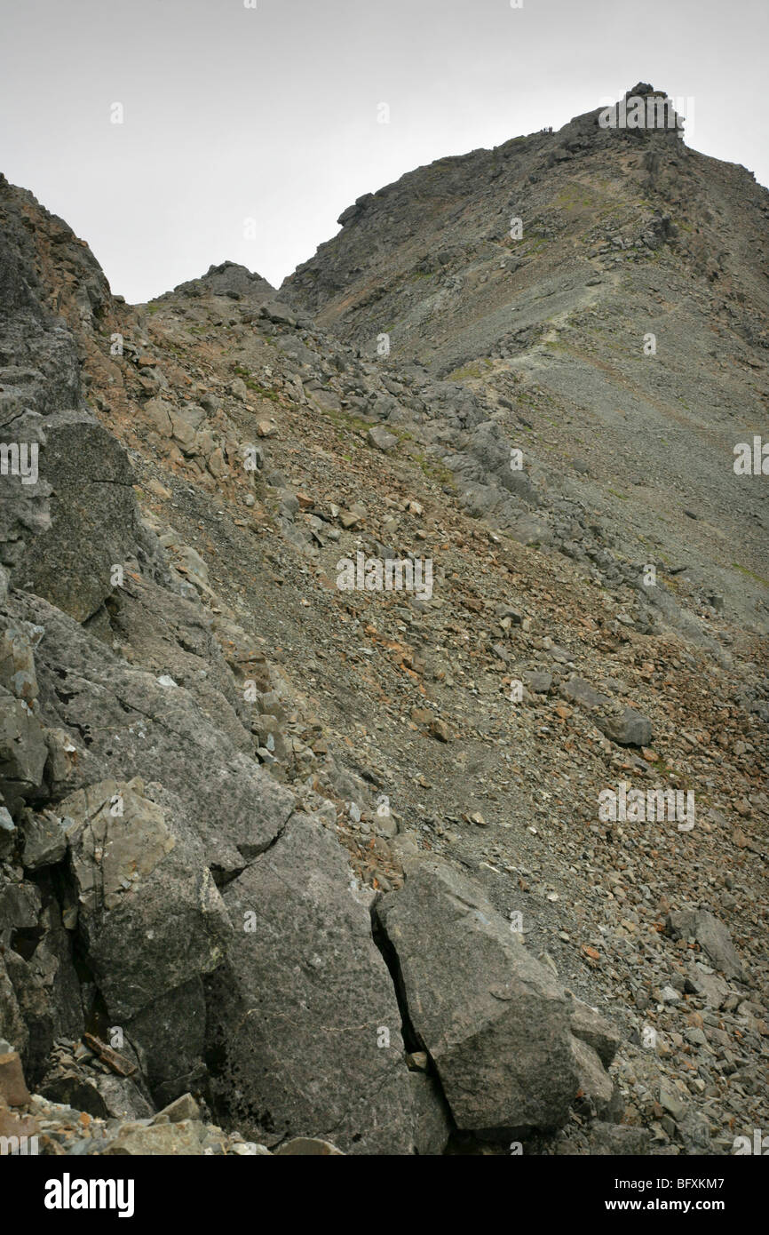 Ridge sentier menant du Am Basteir au sommet du Bruach na Frithe (958m / 3142ft), montagnes Cuillin, île de Skye. Banque D'Images