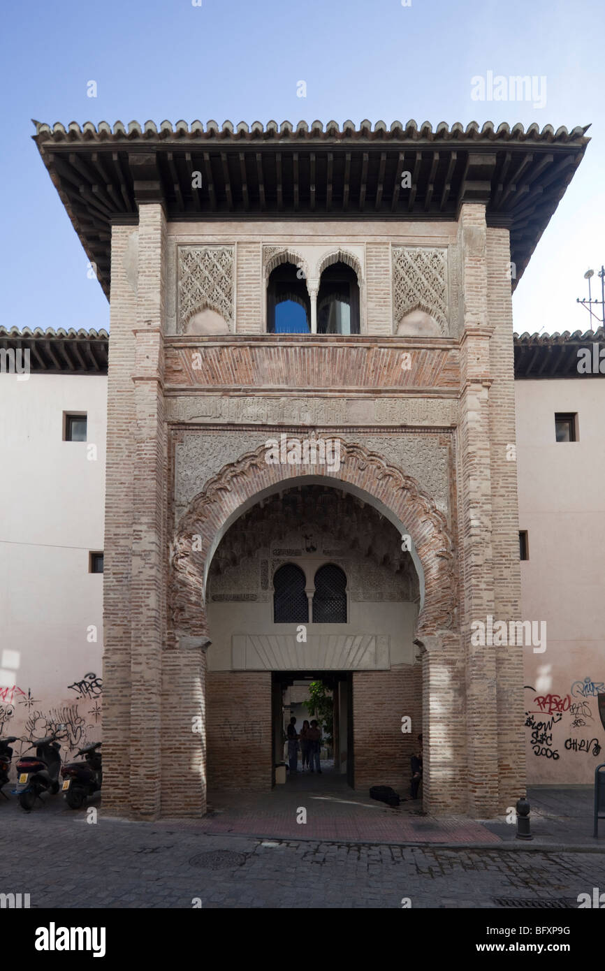 Grille d'entrée du Corral del Carbon ou Casa del Carbon, Granada, Espagne Banque D'Images