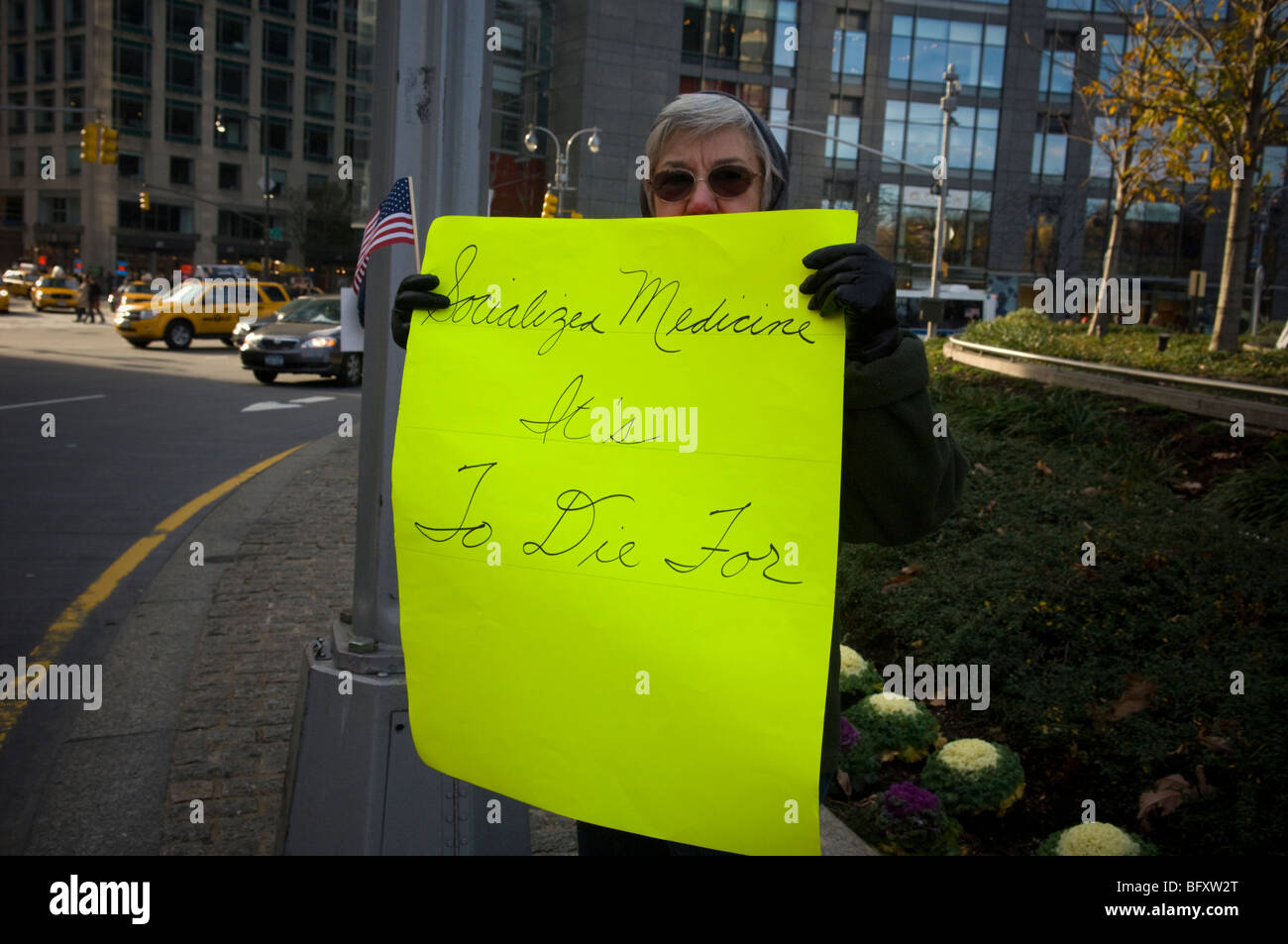 Les adversaires de la réforme des soins de santé rassemblement à Columbus Circle à New York Banque D'Images