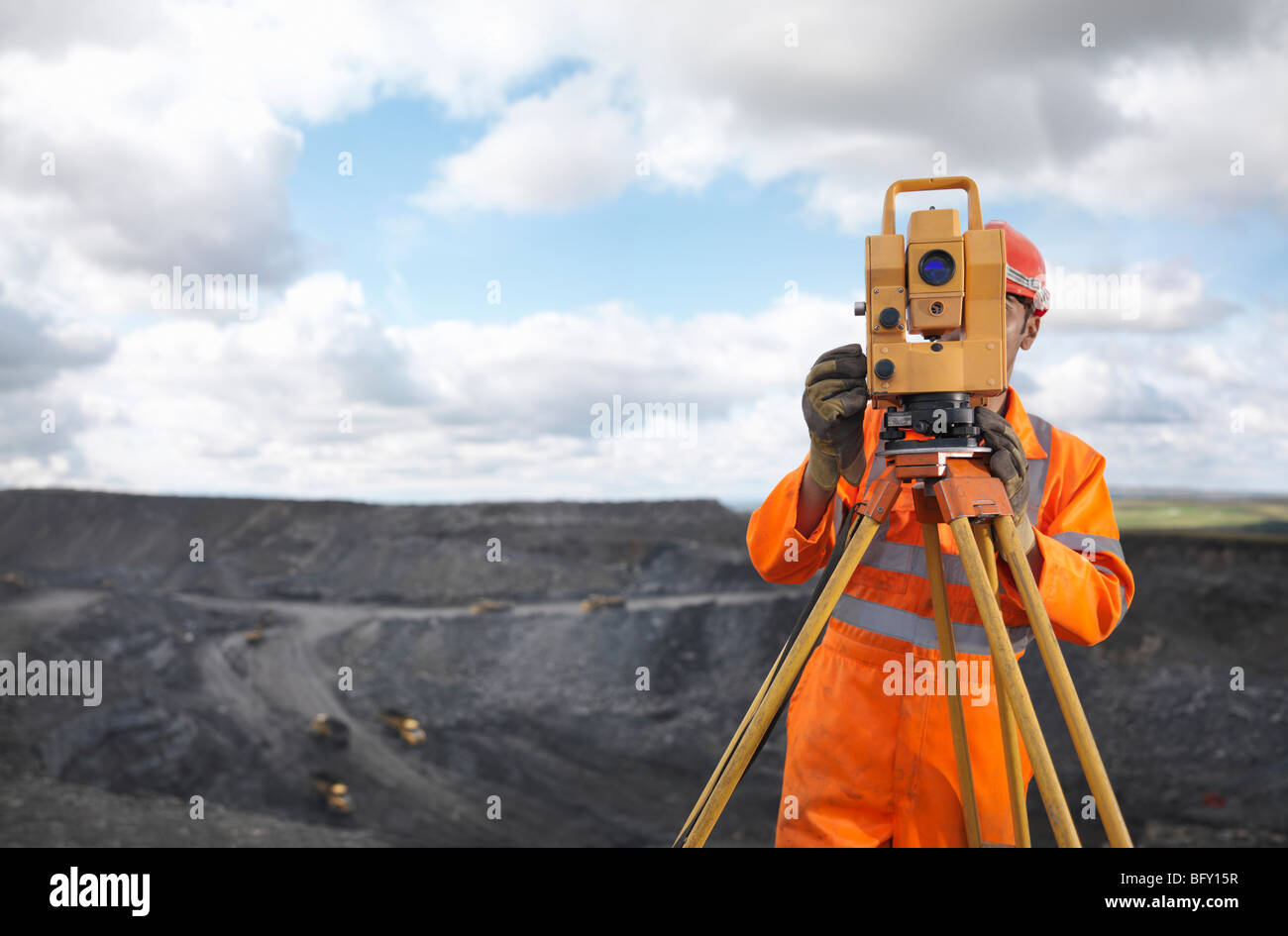 Mineur de charbon avec de l'équipement d'Arpentage Banque D'Images