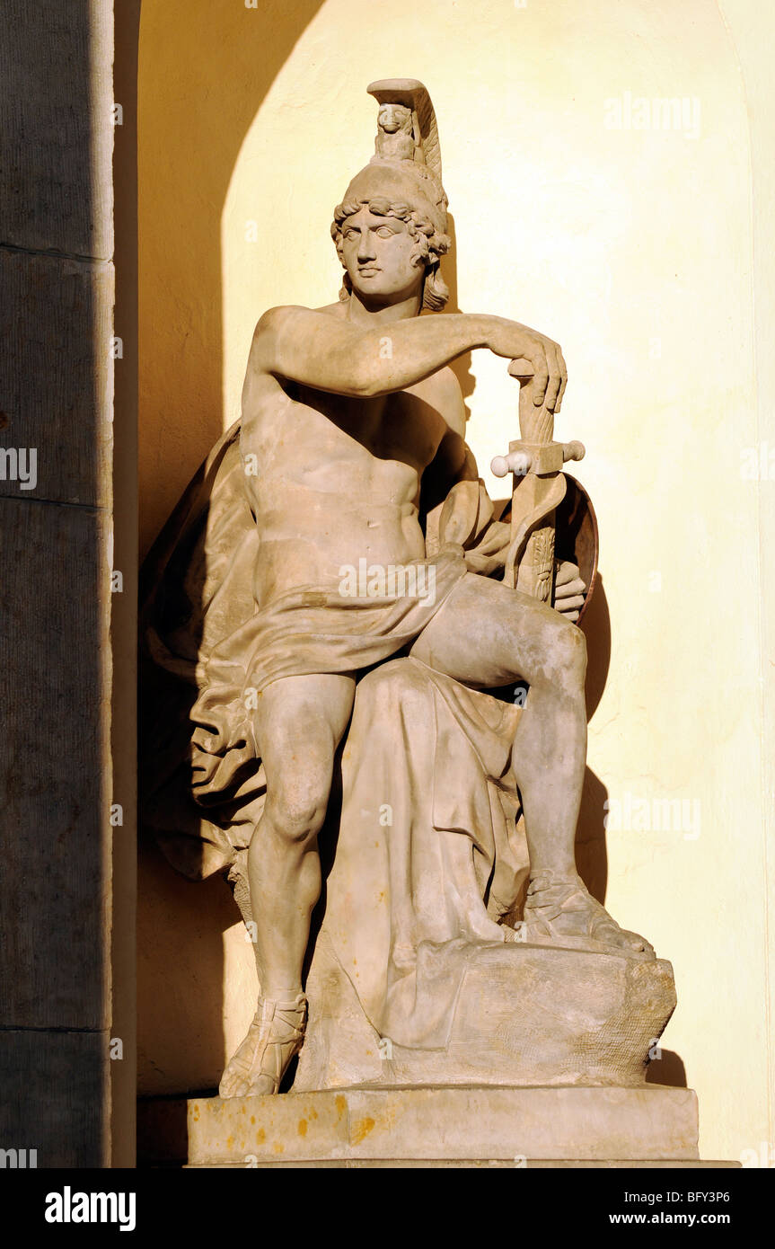 Statue représentant guerrier grec sur Brandenburger Tor (Porte de Brandebourg), Berlin. Banque D'Images