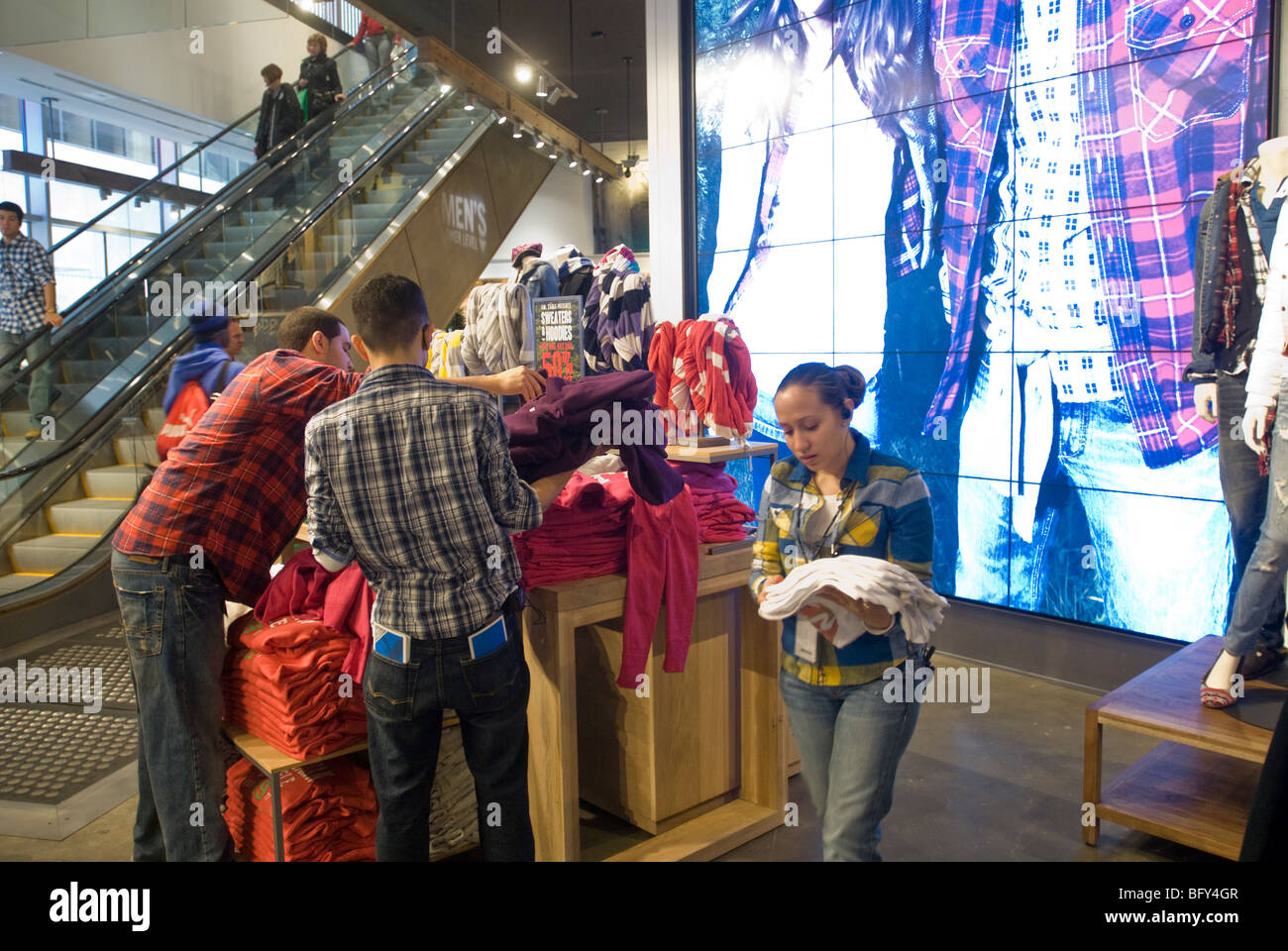 American Eagle Outfitters ouvre son flagship store au cœur de Times Square à New York Banque D'Images