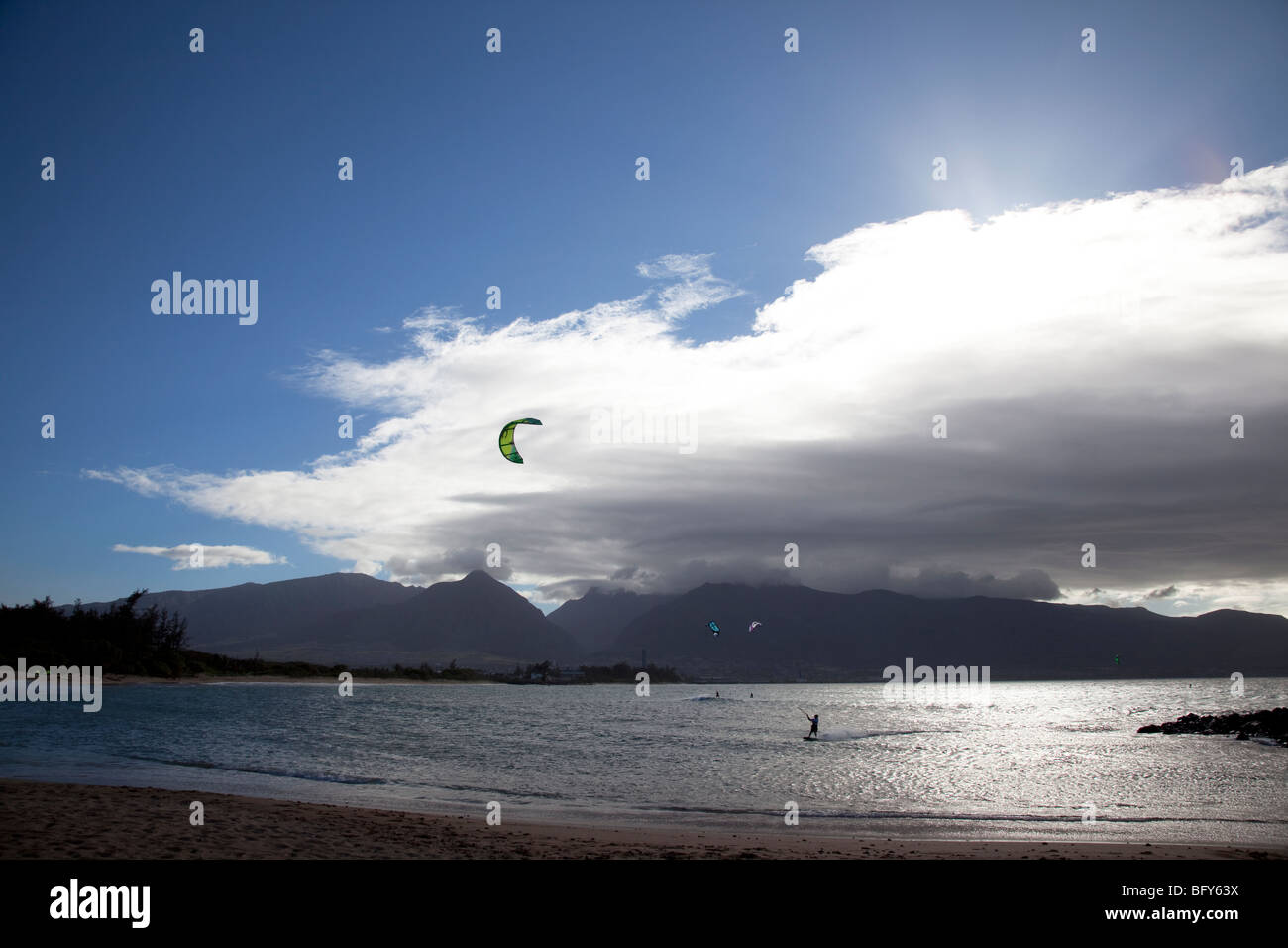 Kitesurf, aile Plage, Kanaha Beach, Maui, Hawaii Banque D'Images