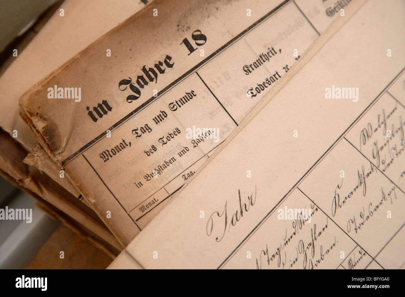 Registre des naissances, mariages et décès du 19ème siècle dans la Landeshauptarchiv archive principal de l'état, Koblenz, Rhinelan Banque D'Images