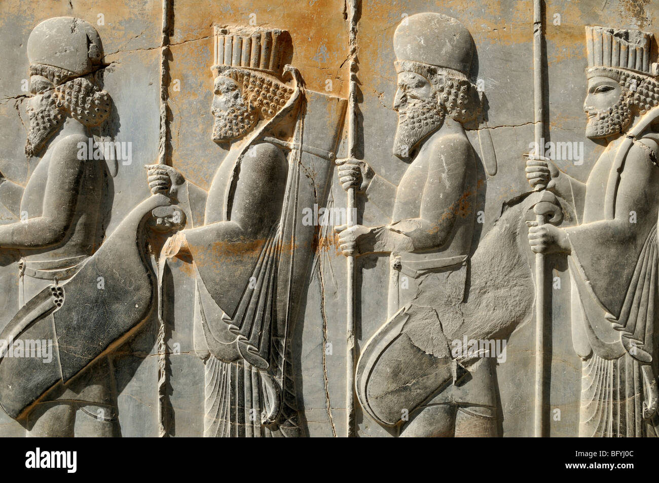 Bas-relief de persan et soldats médian au site archéologique de Persépolis achéménide, UNESCO World Heritage Site, Pers Banque D'Images