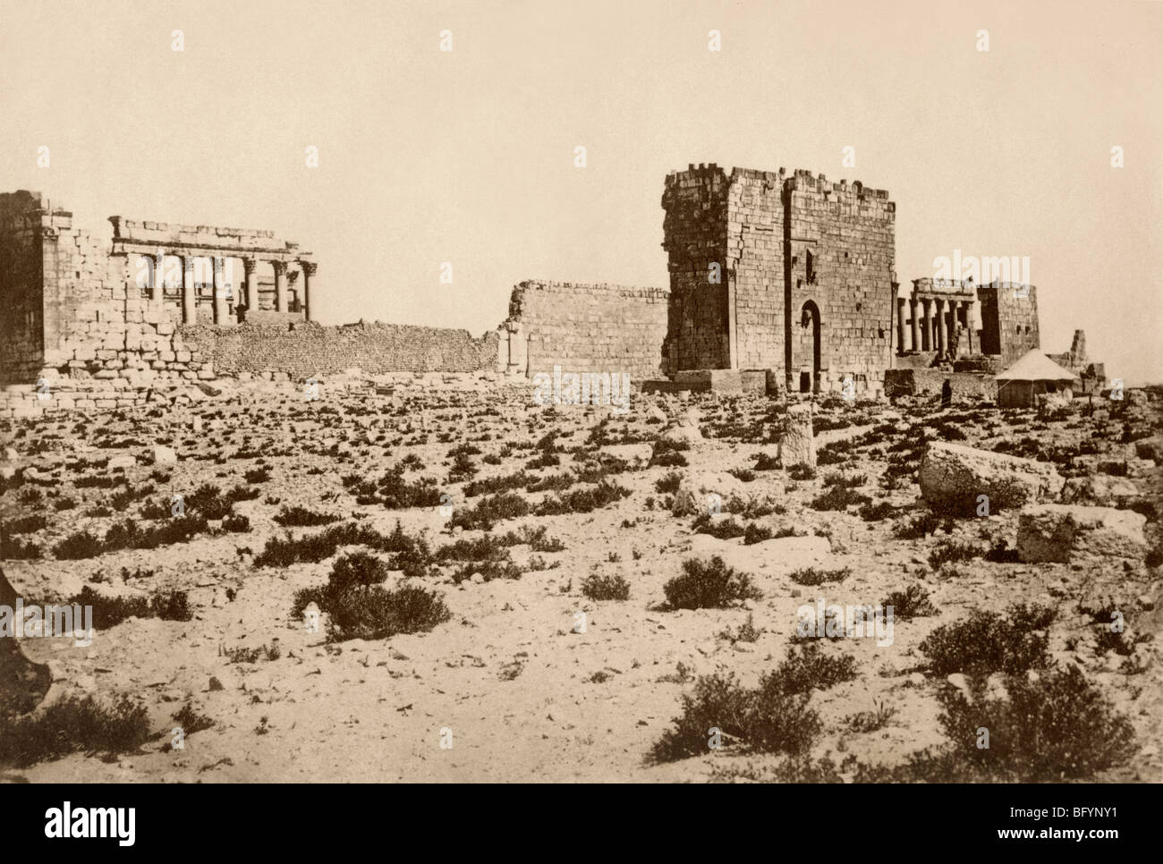 Ruines du temple antique de Palmyre, ou Tadmor, en Syrie, fin des années 1800. Photographie Banque D'Images