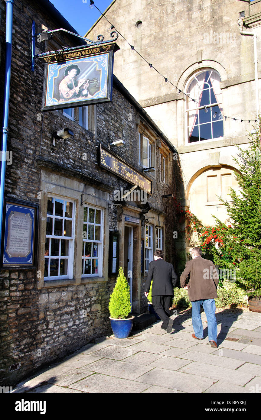 Le Pub tisserand flamand, High Street, Corsham, Wiltshire, Angleterre, Royaume-Uni Banque D'Images