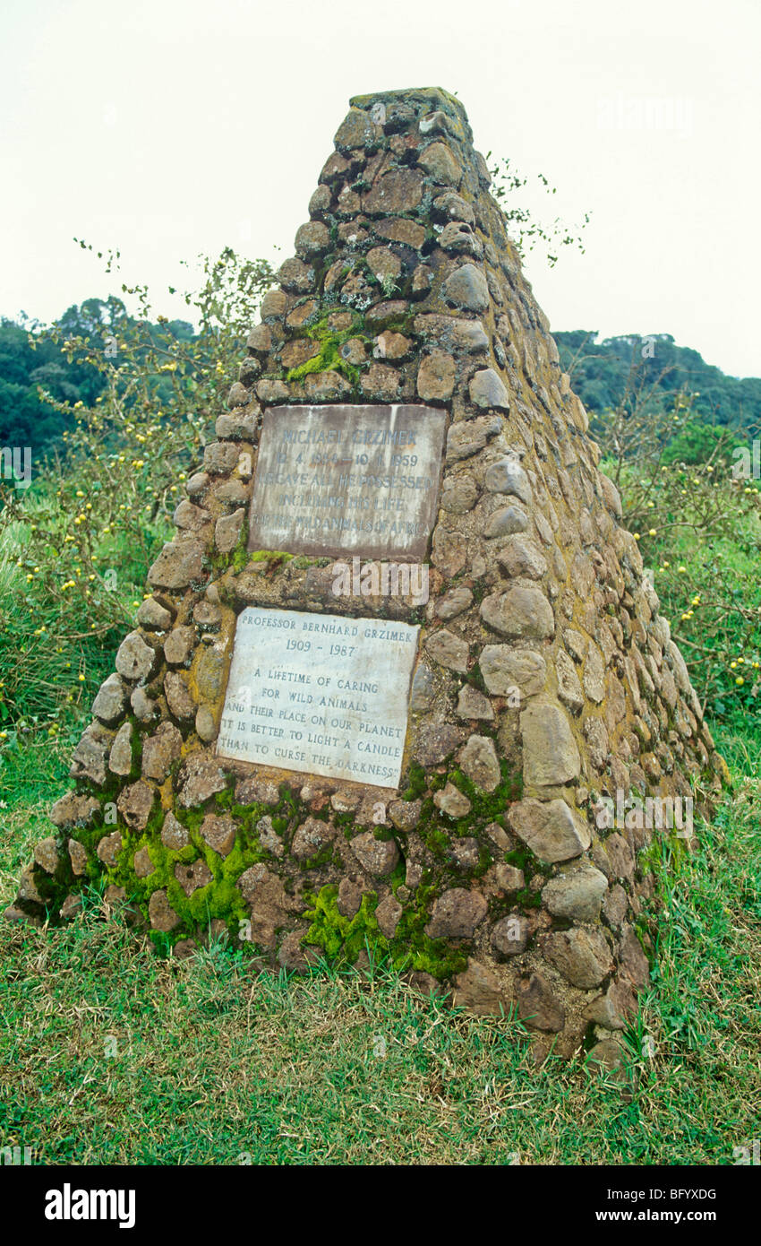 Les plaques commémoratives au bord de cratère du Ngorongoro à Ngorongoro Conservation Area, Tanzania, Africa Banque D'Images
