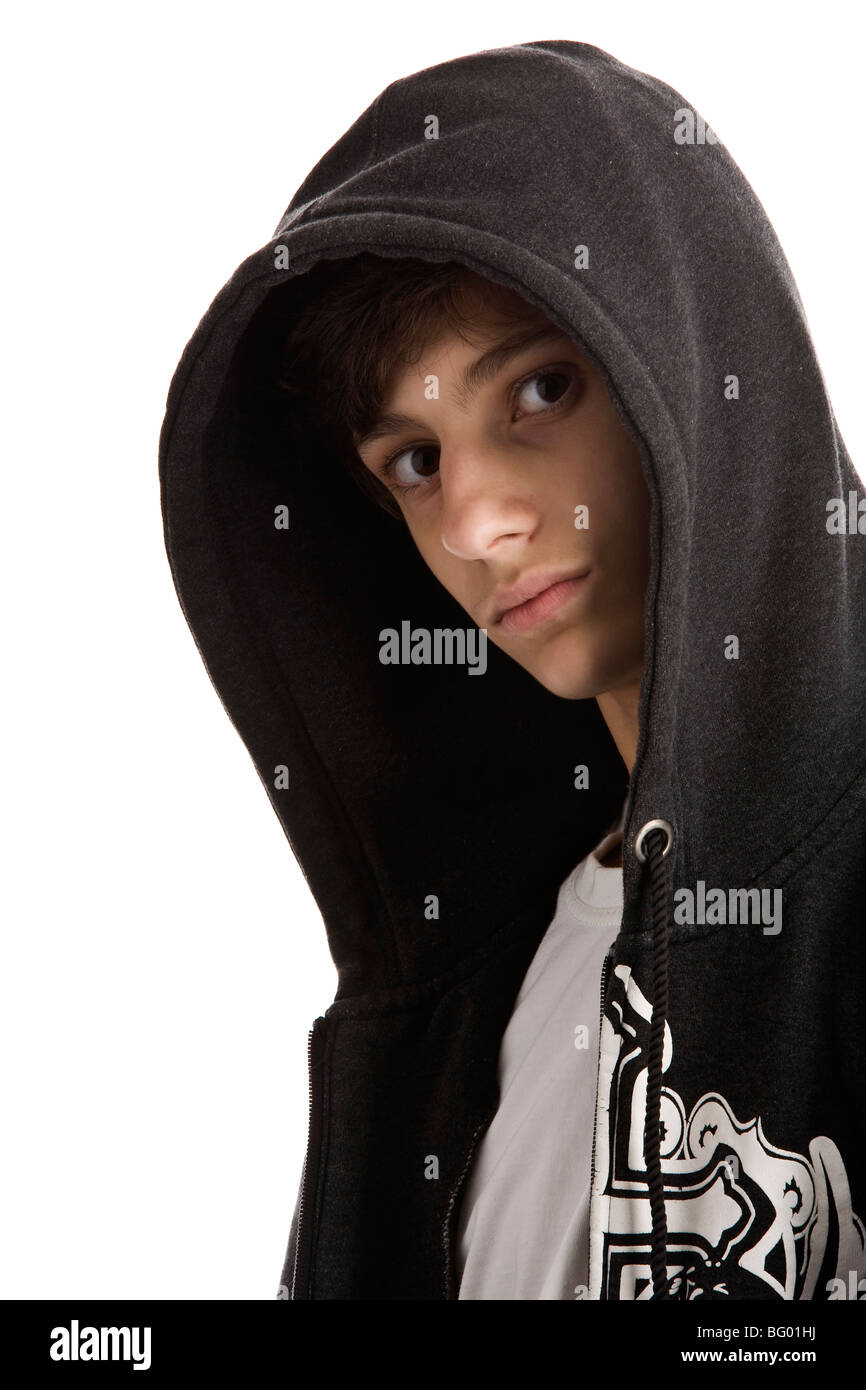 Young man wearing hooded sweatshirt isolé sur fond blanc Banque D'Images