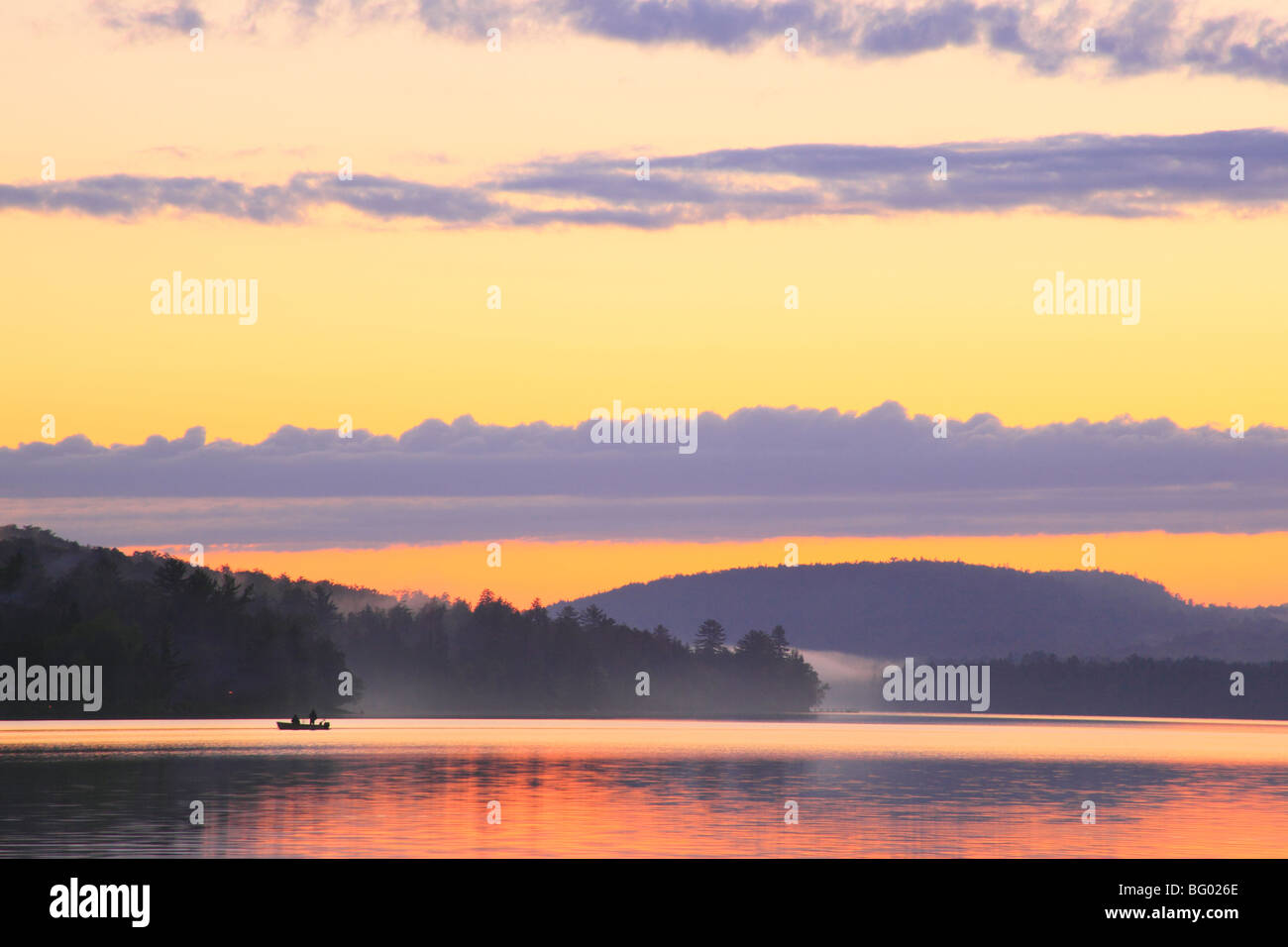 Tempête de passage au coucher du soleil, Blue Mountain Lake, Adirondacks, New York Banque D'Images