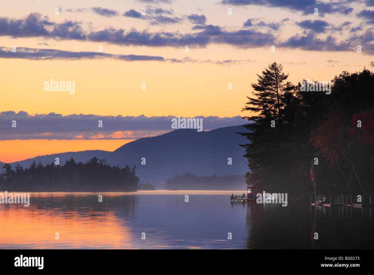 Tempête de passage au coucher du soleil, Blue Mountain Lake, Adirondacks, New York Banque D'Images