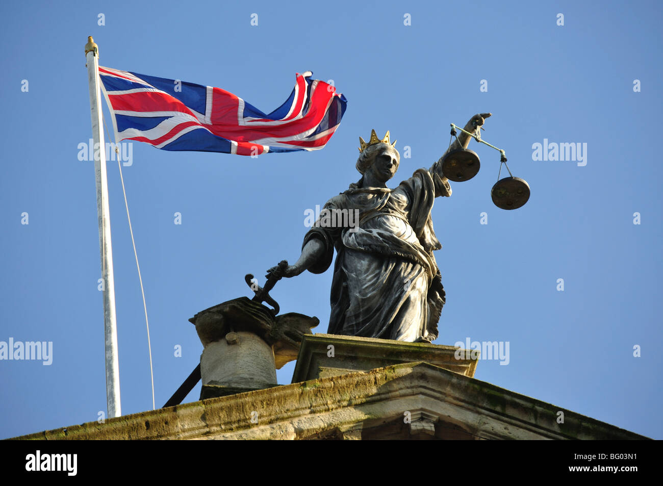 Balance de la Justice statue, Guildhall, High Street, Bath, Angleterre, Royaume-Uni Banque D'Images