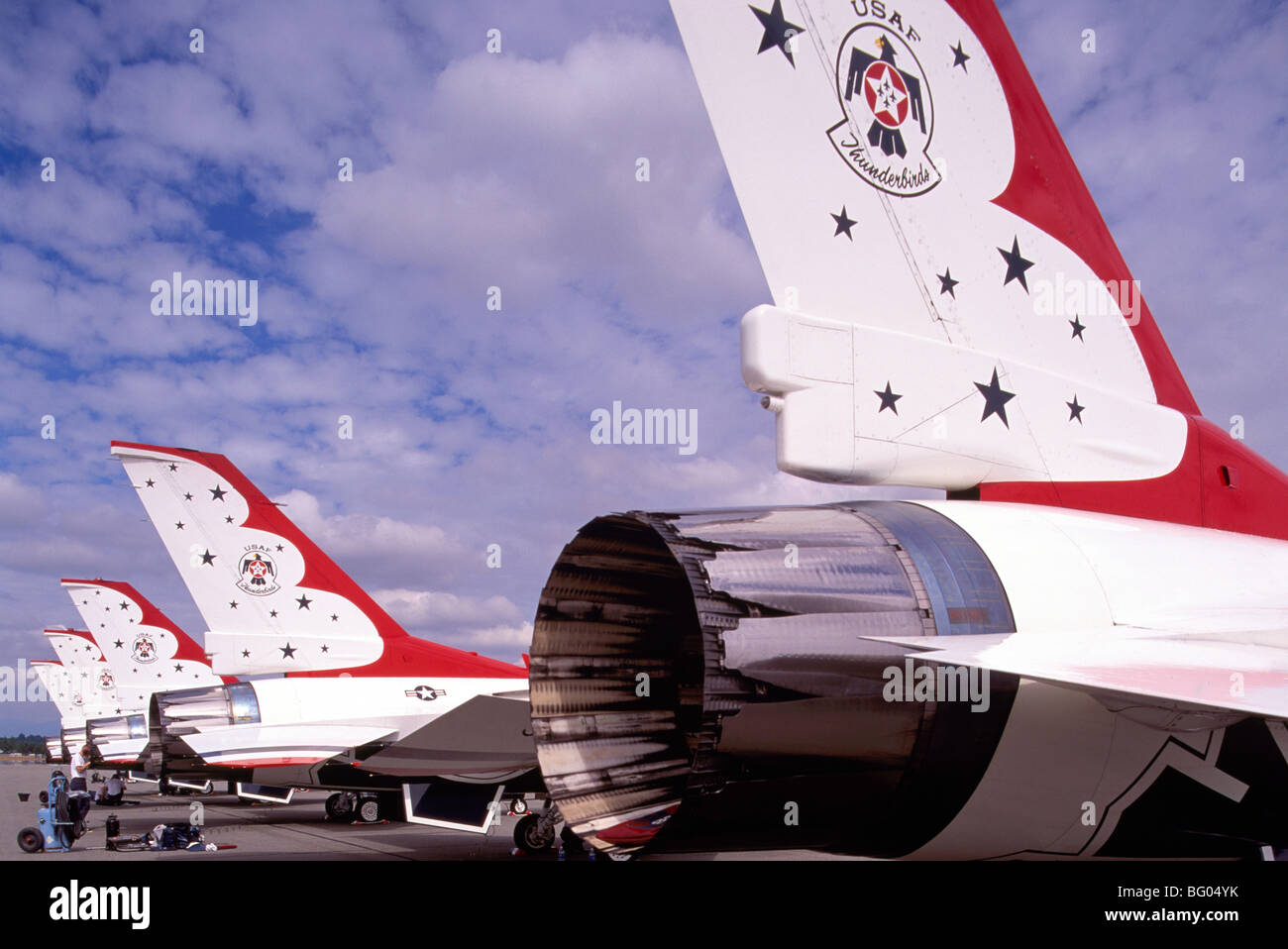 Salon International de l'aéronautique d'Abbotsford, BC, en Colombie-Britannique, Canada - Thunderbirds US Air Force d'avions de chasse F-16 sur l'affichage Banque D'Images